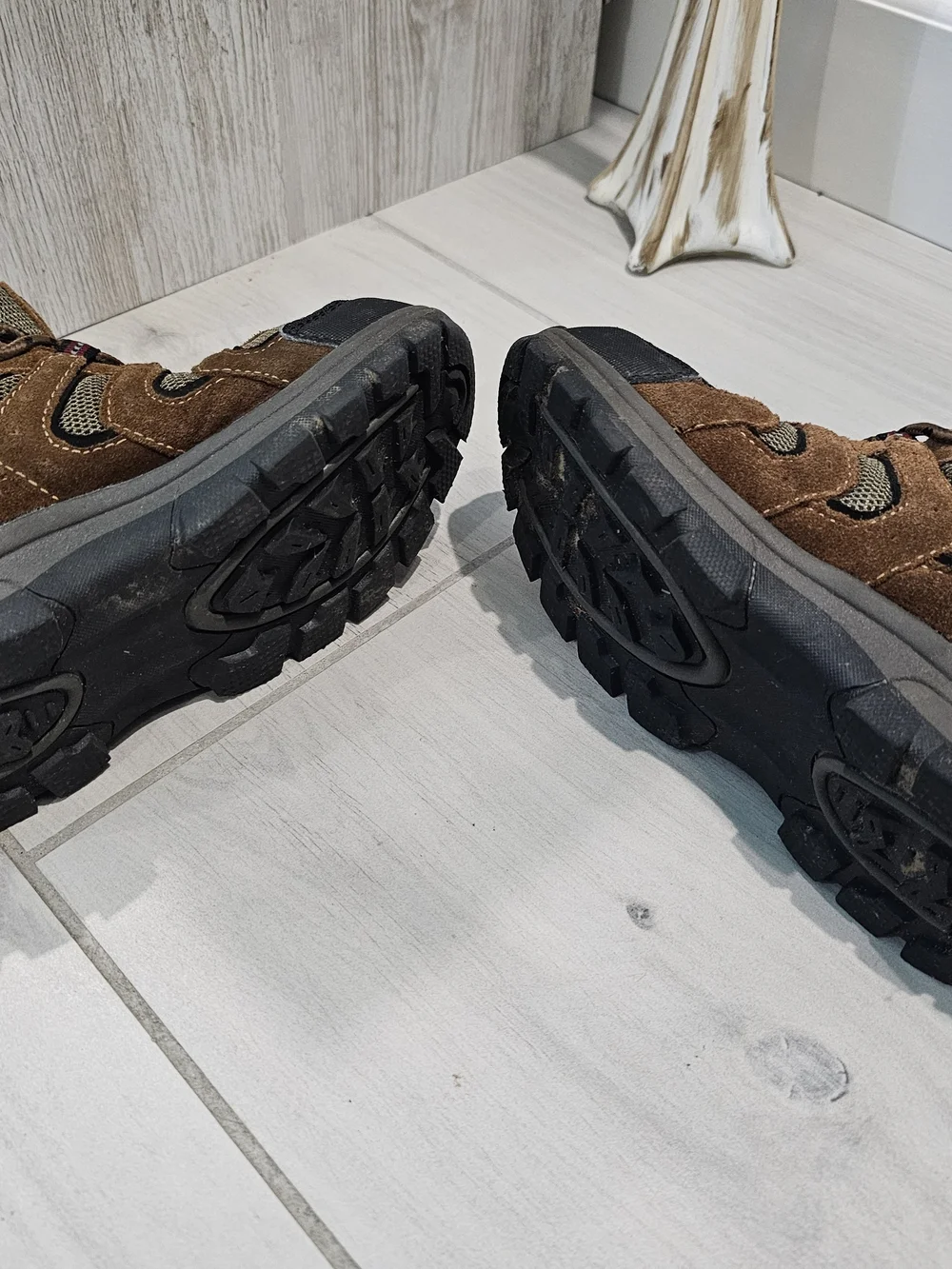 RedHead Brown Waterproof Kids Boys Hiking Boots Size 2Y
